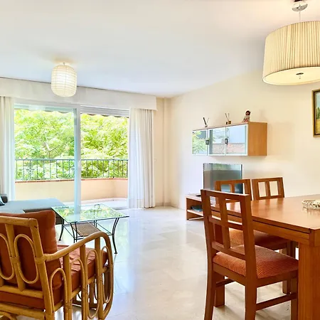 Center Ii - Eaw Homes Apartment